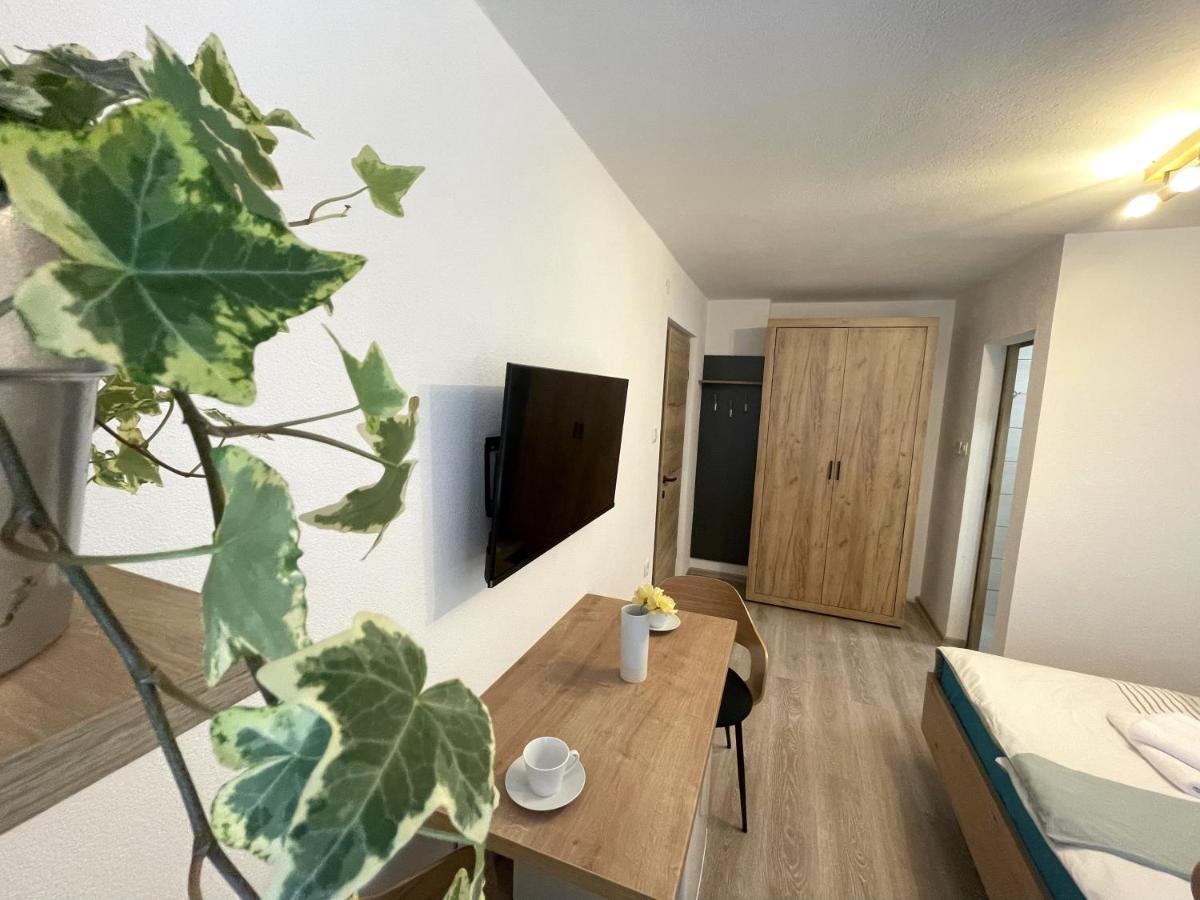 Apartments And Rooms Pri Baslju Cerkno Esterno foto