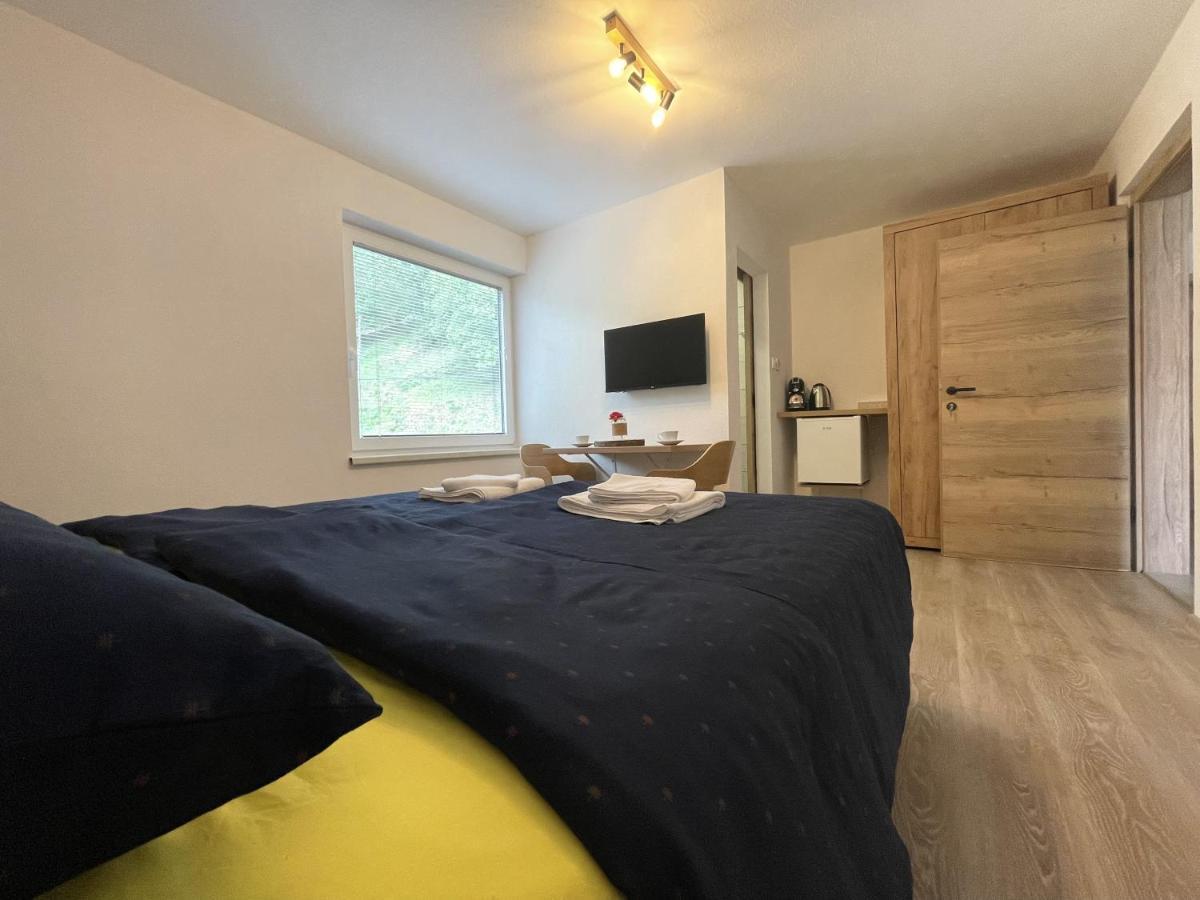 Apartments And Rooms Pri Baslju Cerkno Esterno foto